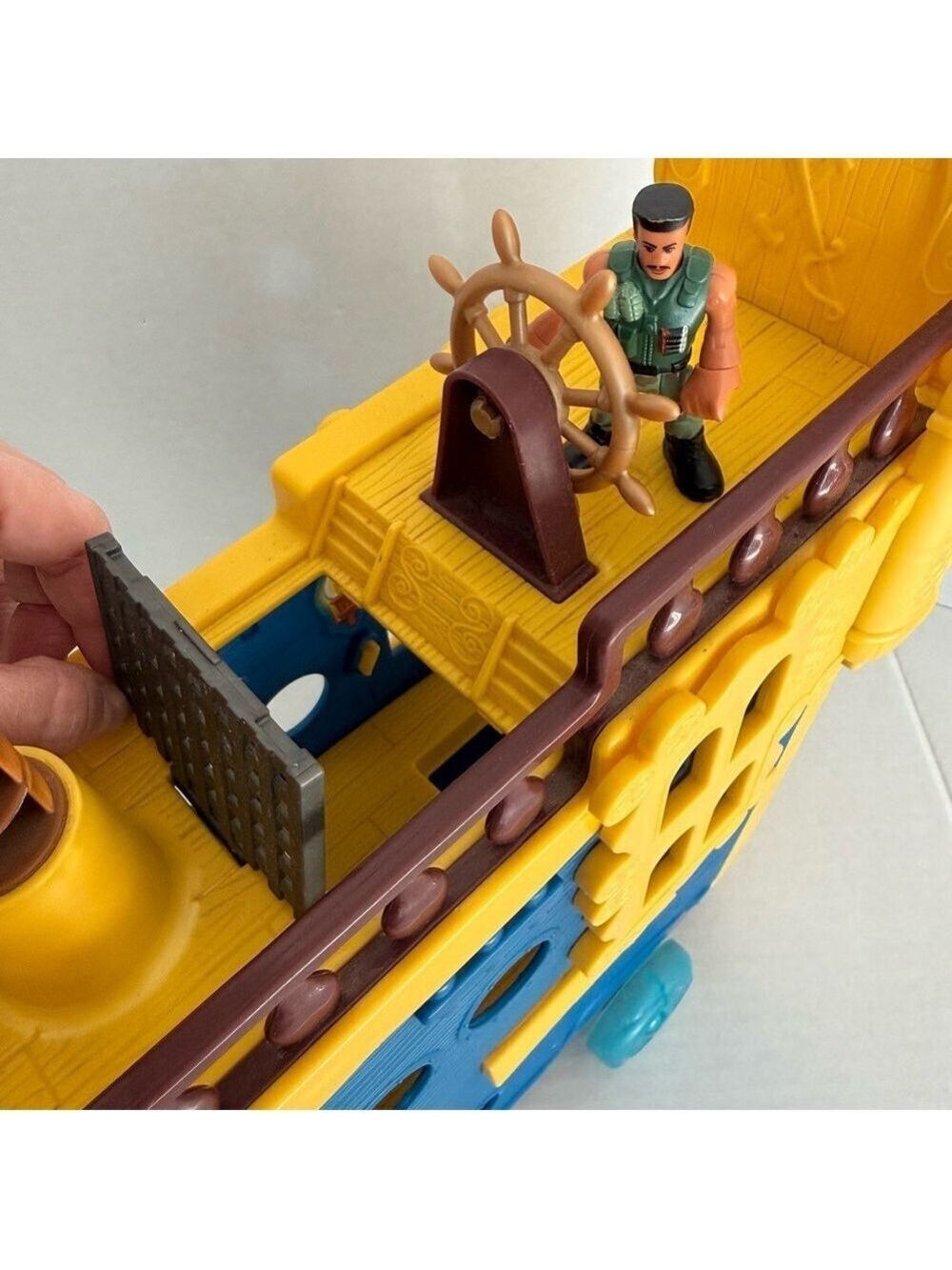 Fisher-Price Disney Jake and the Never Land Pirates Mighty Colossus Ship Boat - Picture 5 of 17